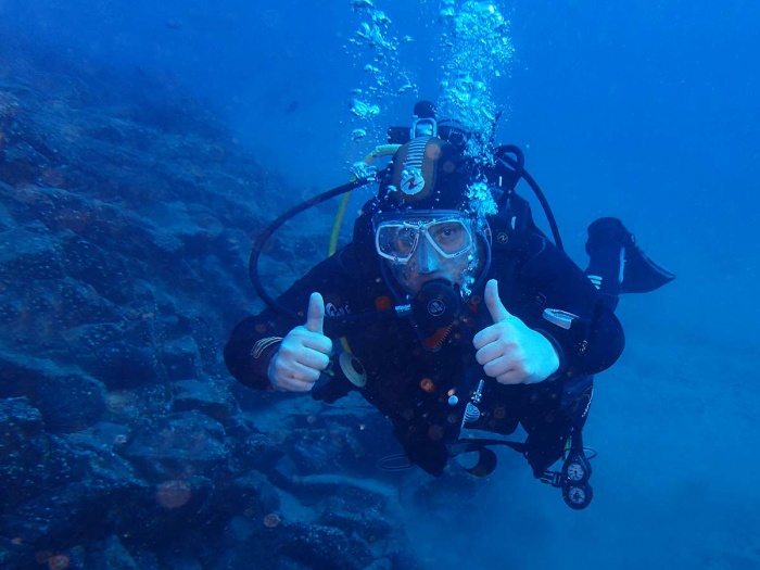 Ian durant une des plongées du cours PADI advanced open water à Lanzarote, iles Canaries